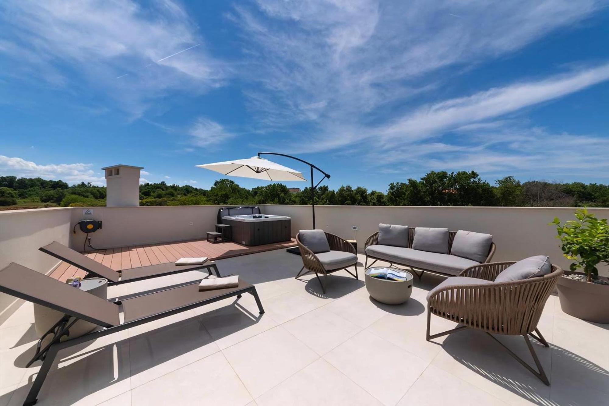 Luxurioese Villa Perla Mit Pool Und Jacuzzi Poreč Exterior foto