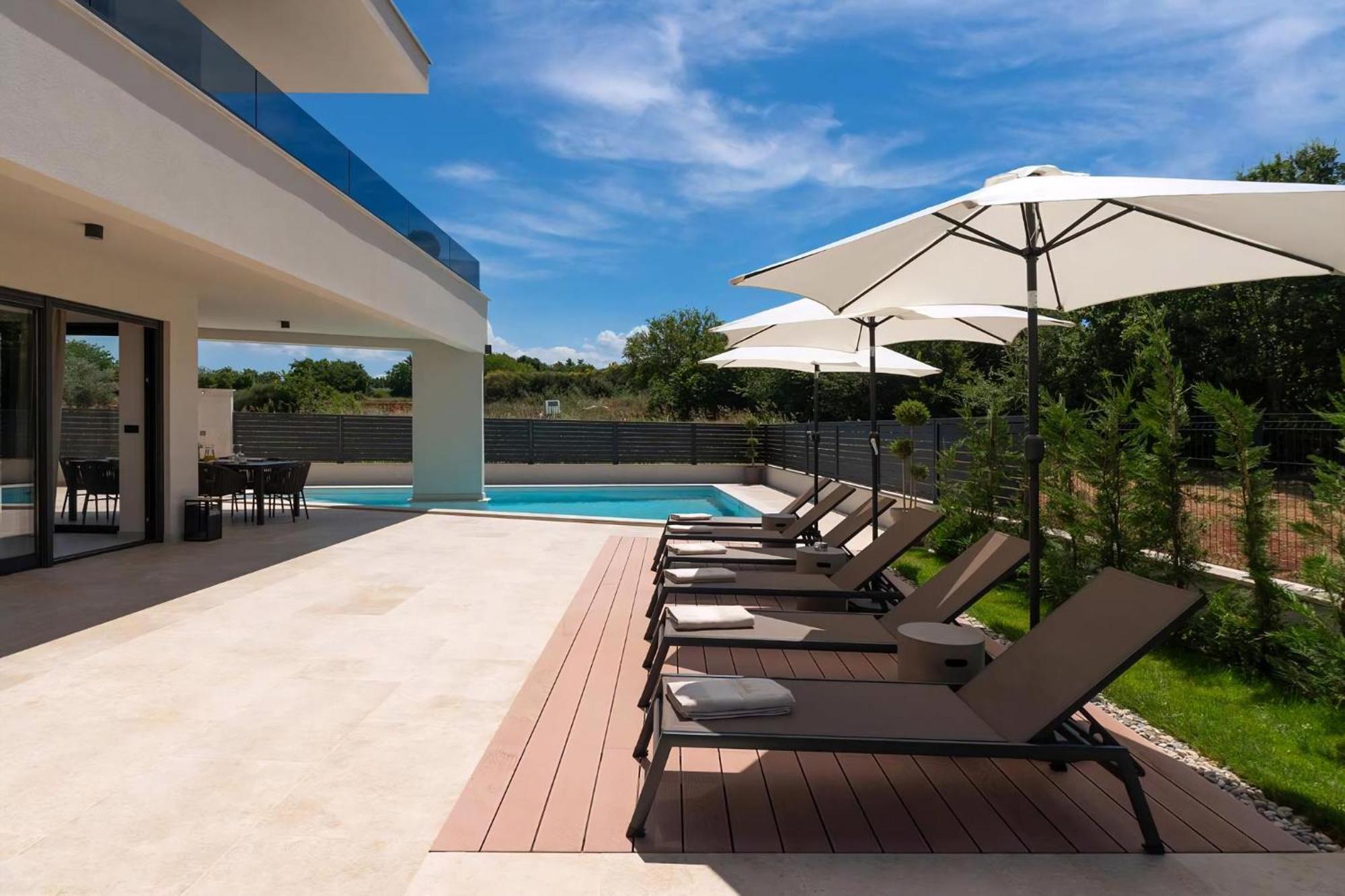 Luxurioese Villa Perla Mit Pool Und Jacuzzi Poreč Exterior foto