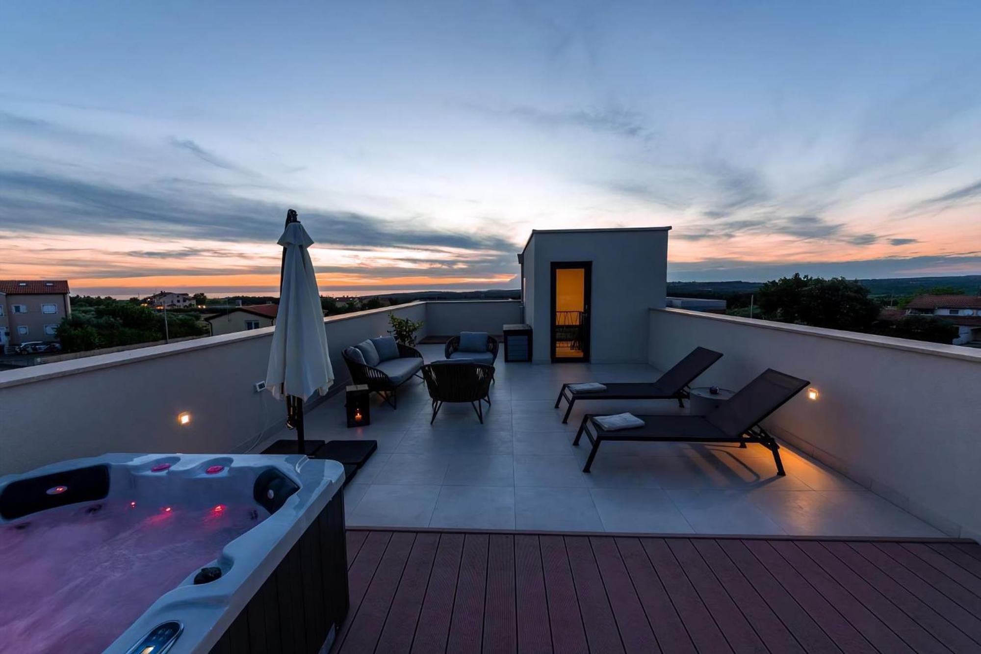 Luxurioese Villa Perla Mit Pool Und Jacuzzi Poreč Exterior foto